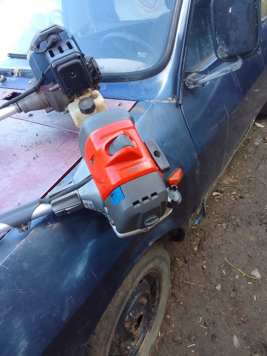 Vand două motocoase