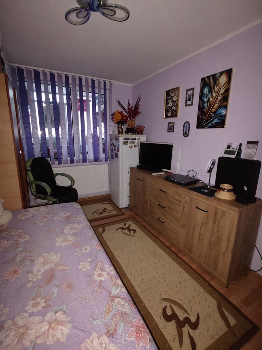 Persoana fizică Vind apartament cu doua camere situat în Galați .