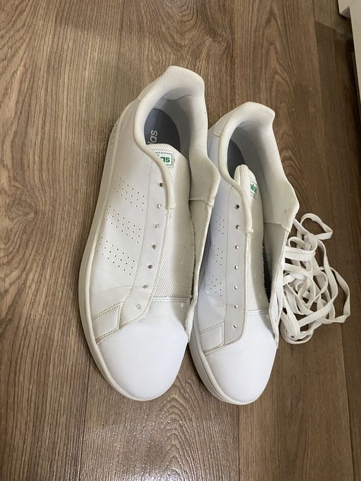 продам белые кроссовки 46 размер