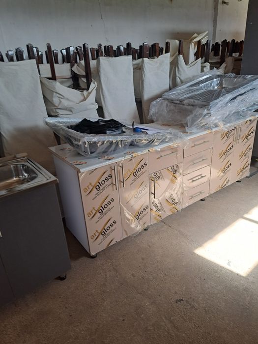 Мебель Кухонные мойки и рабочие столы.