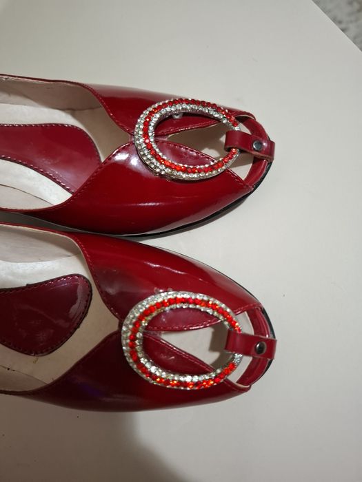 Туфли-лодочки лаковые б/у