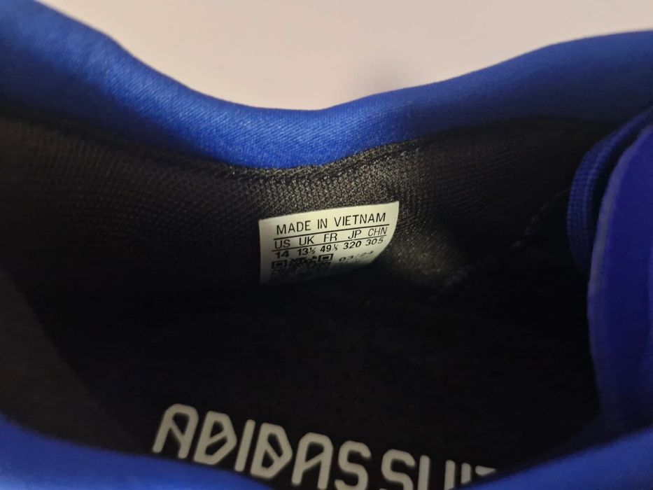 Adidasi noi marimea 49,5