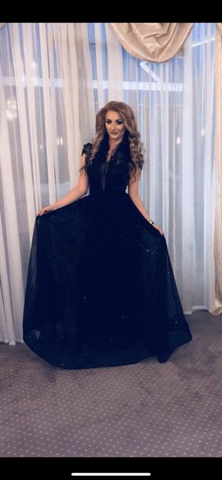 Rochie neagră superba , sclipește