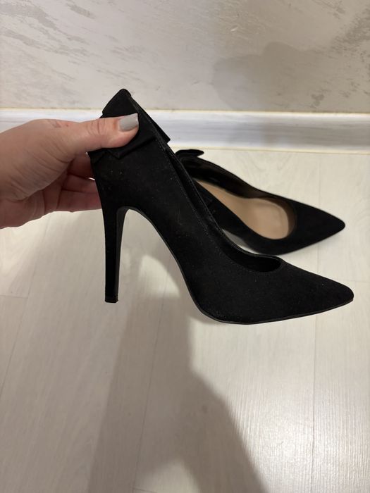 Два чифта дамски обувки