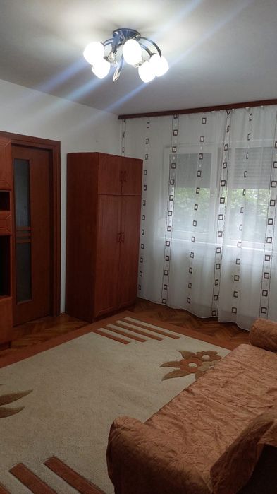 Închiriez apartament