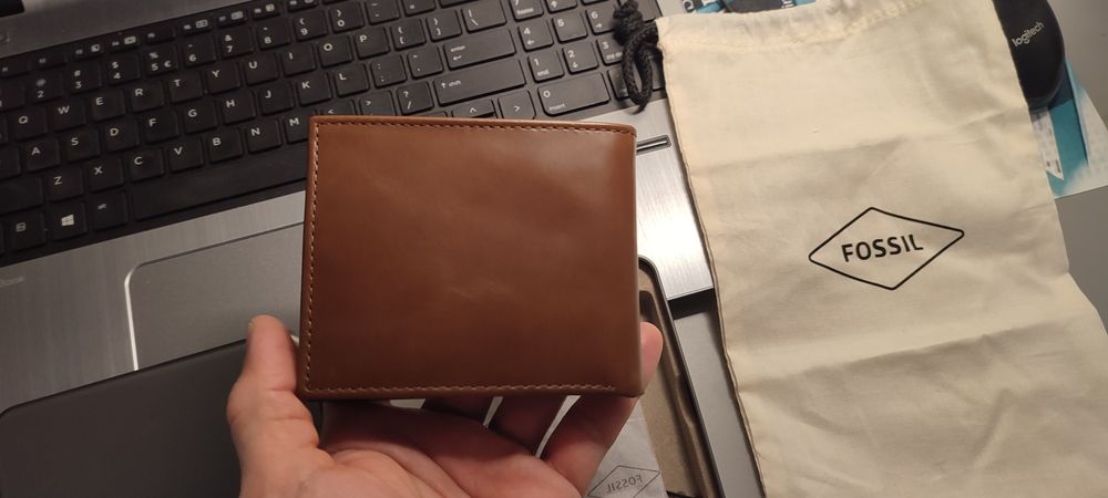 Portofel Fossil maro din piele