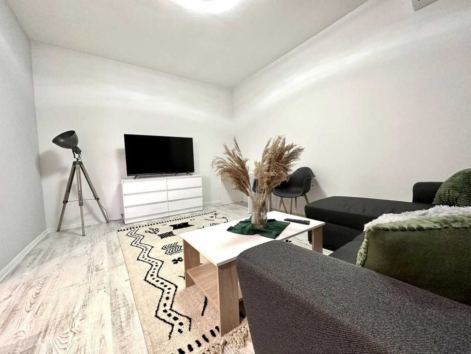 Дава се под наем Двустаен апартамент в Пловдив, Център - 52 кв.м за 348.84 € - Снимка #2