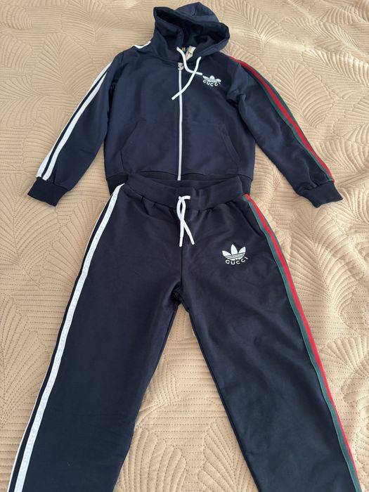 Спортивные костюм