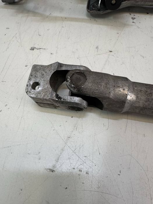 Coloana blocator cruce cardanica volan BMW Seria 3 E90 E91 E92 E93 320