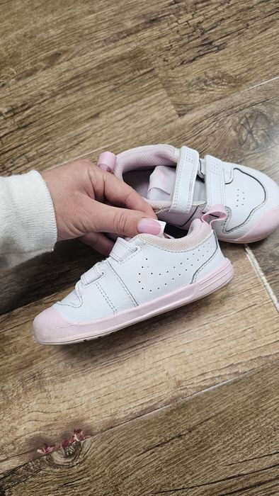 Adidași Nike mărimea 25