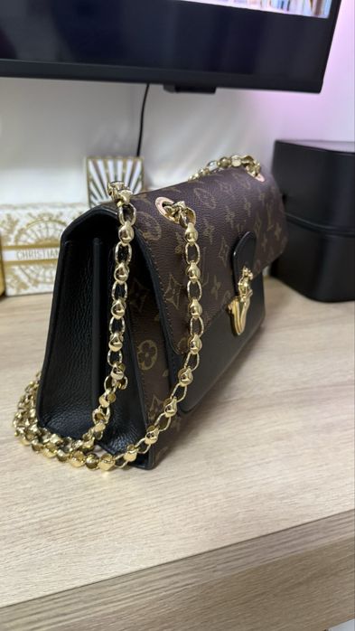 Дамски чанти Louis Vuittin