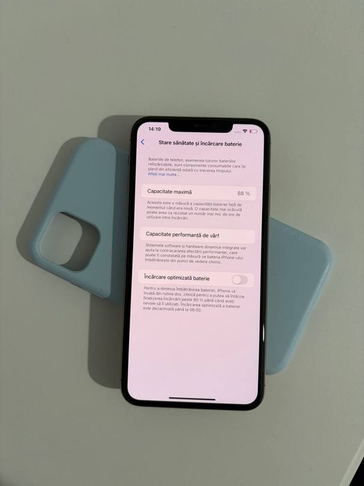 Vând iPhone 11 Pro Max – 64 GB, Gold
