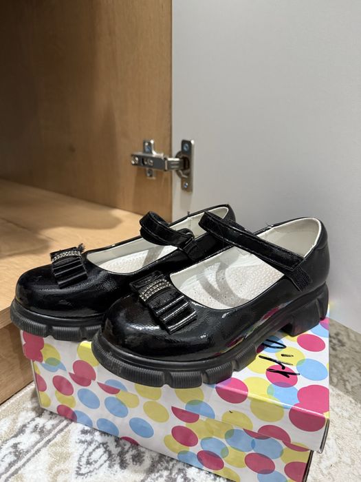 Продам детскую обувь