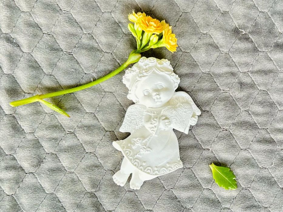 Подаръчета за гости  крила на ангел сърце от цветя от гипс ангелчета,