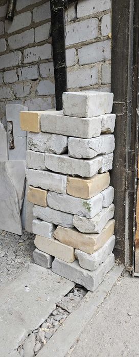 Кирпич силикатный б/у.  Район 1000 мелочей.