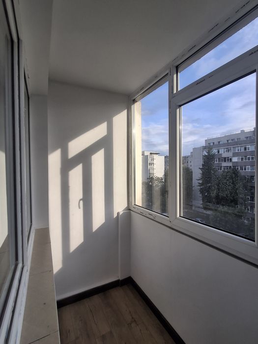 Închiriez ap cu trei camere in Buc  calea Giulesti nr48 bl4 ap 92 et 5 langa stadionul Giulesti.Ap este spatios cu doua balcoane f mari .