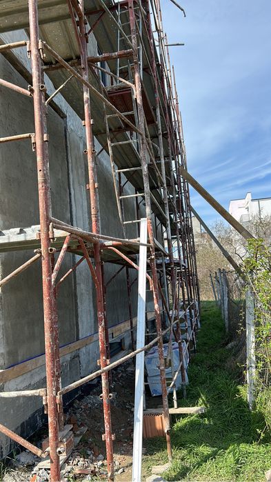 Schela de închiriat