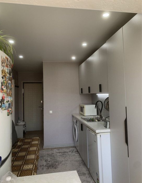 Срочно Чиланзар 4 метро Мирзо Улугбек продается 1 комнатная балкон 1/3