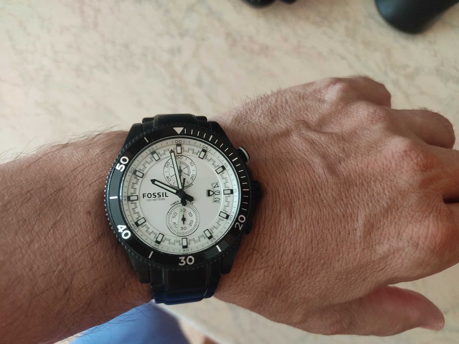 Часовник FOSSIL.