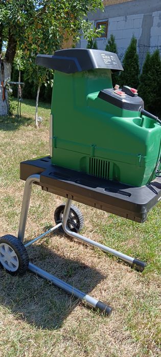 Vând tocător de crengi și resturi vegetale