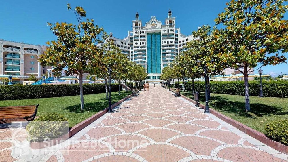 Просторен двустаен в Sunset Resort на първа линия море
