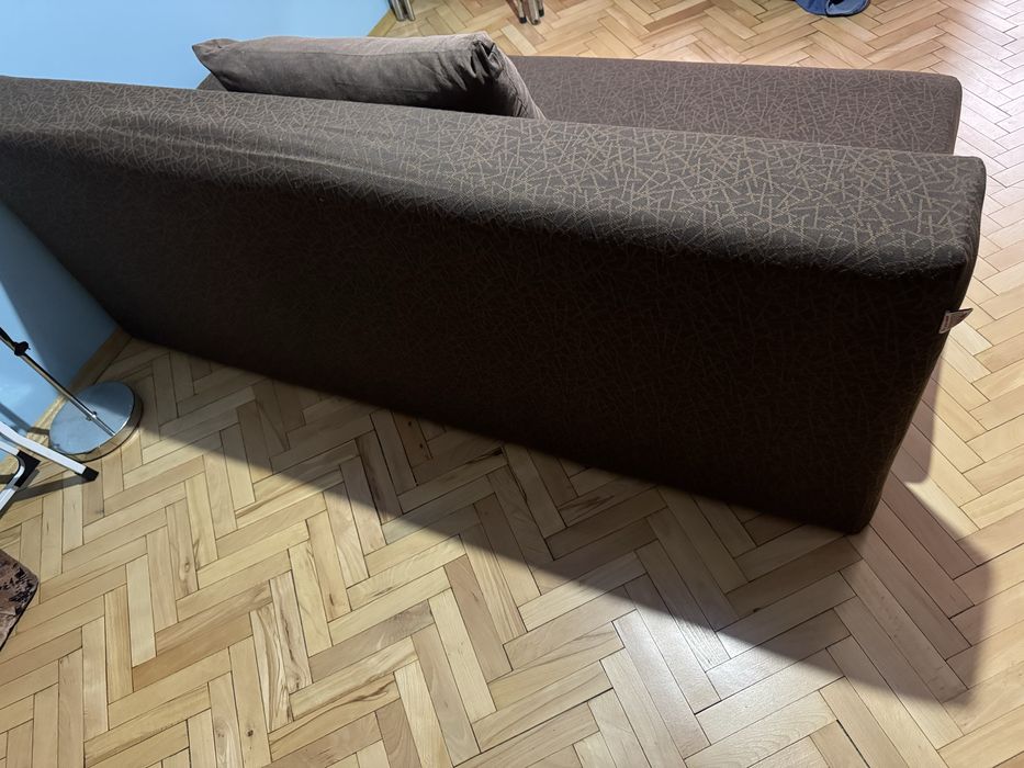 Разтегателен диван