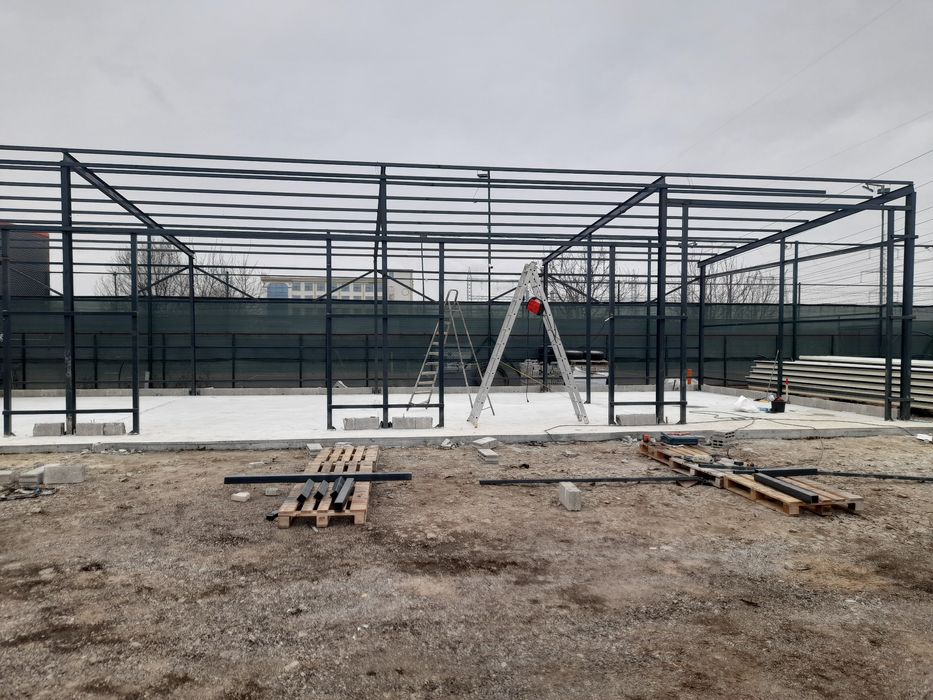 Executam la cerere ,porti,grilaje,garduri,hale