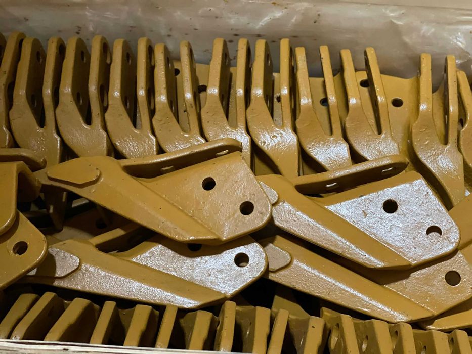 Dinti de cupa buldoexcavatoare Komatsu laterali