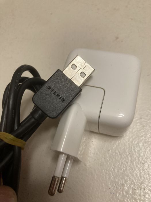 Incarcator ipod original . Adaptor ipad . Incarcator iphone 4 apple