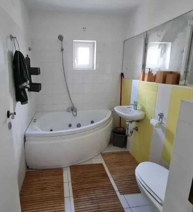 Дава се под наем Двустаен апартамент в Пловдив, Център - 60 кв.м за 331.5 € - Снимка #3