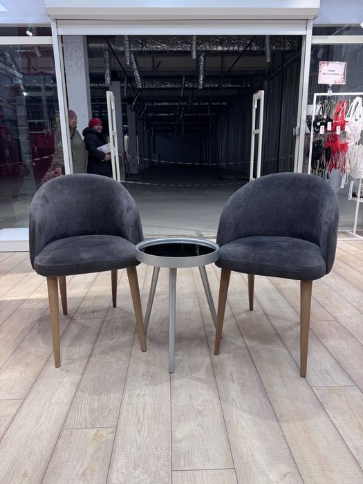 Продам стулья и столик