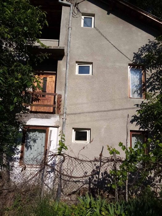 Продавам къща с невероятен изглед на 3 етажа в Логодаж, вилната зона на Благоевград, на 104 км от София