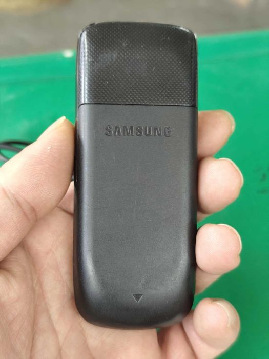 Телефон samsung e1210m