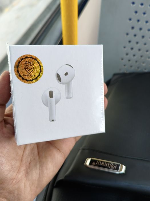 Новые наушники Airpods