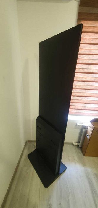 Интерактивный цифровой киоск с вертикальным дисплеем