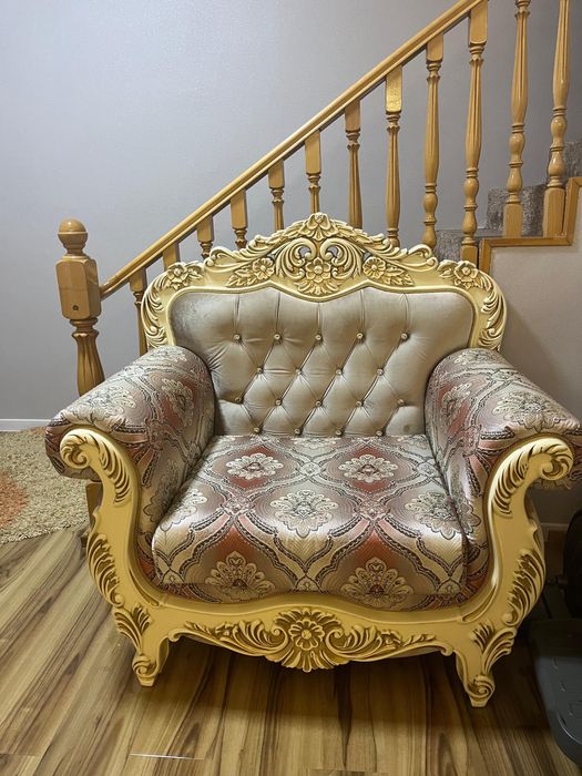 Продам диван с двумя креслами