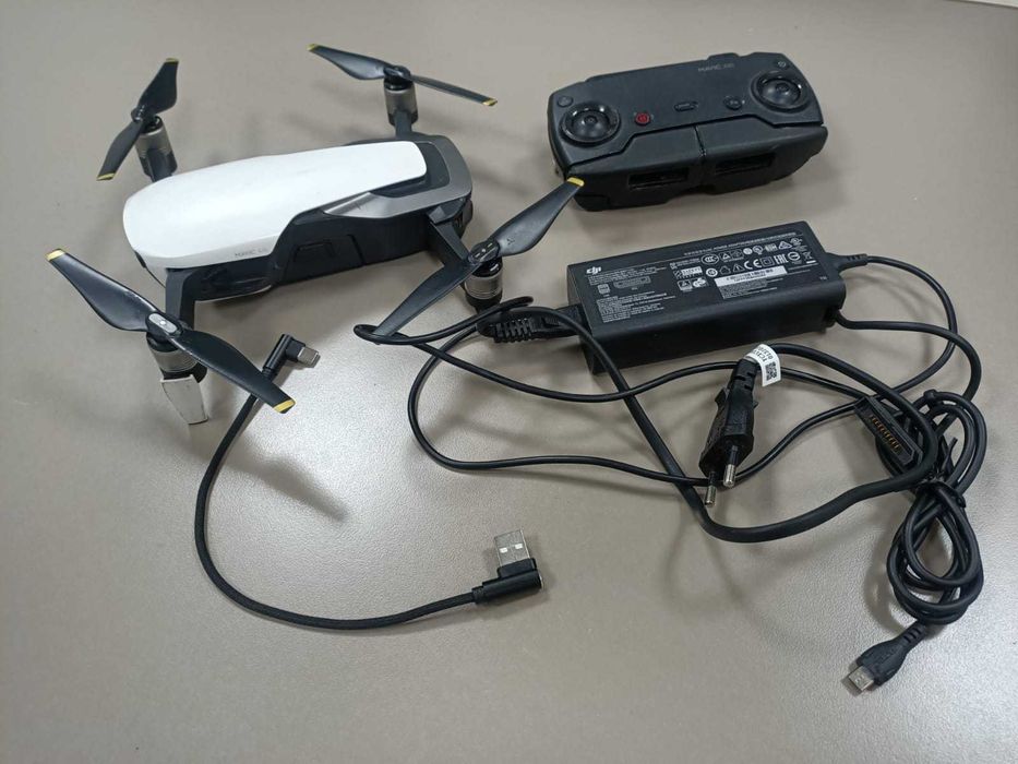 Квадрокоптер (дрон) DJI Mavic Air