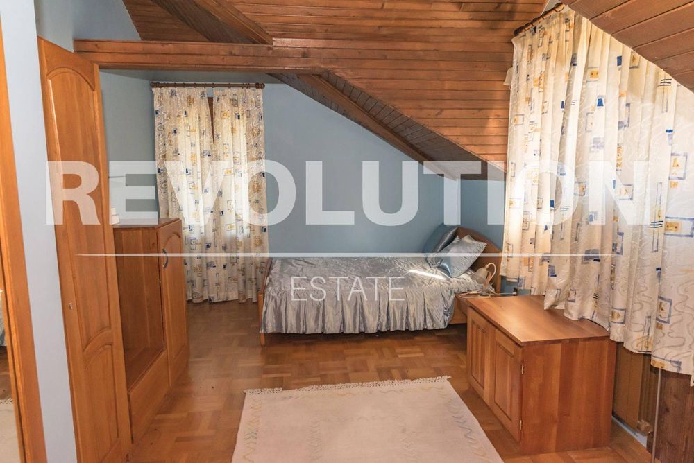 Дава се под наем Къща в с. Приселци, Област Варна - 300 кв.м за 2000 € - Снимка #14