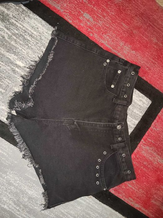 Blugi scurti  mărime 40
