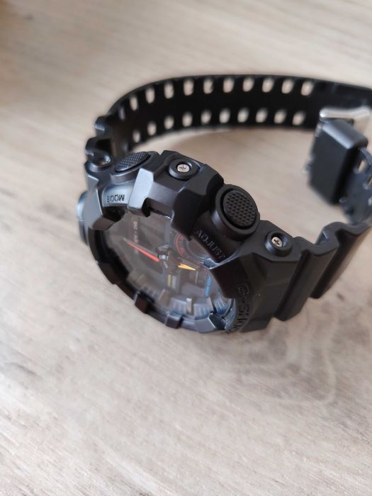 Garmin instinct, CASIO GA 100,CASIO GA 700