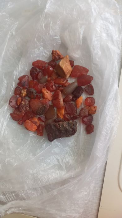 Продам срочно камни янтаря
