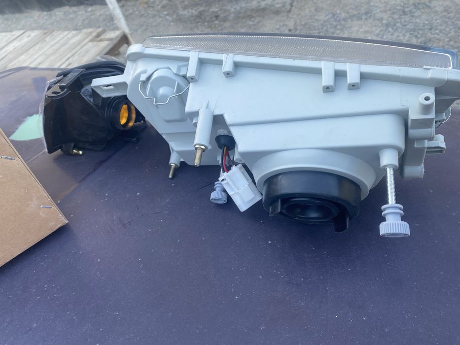 Продается фары Ниссан прмьера