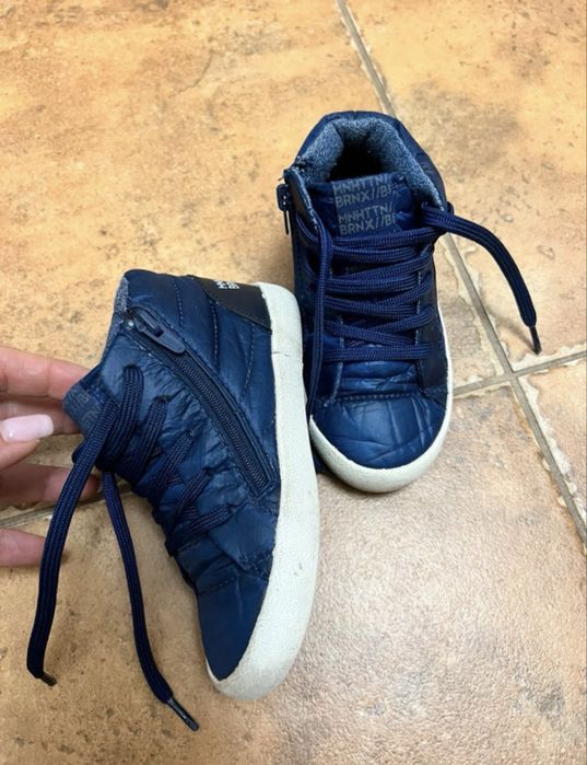 Vand ghetute zara marimea 24