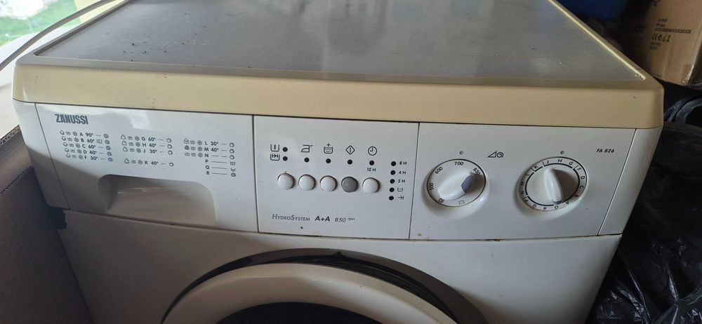 Продавам автоматична пералня Zanusi