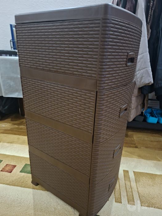 Продаю 4х ярусный комод из пластика.