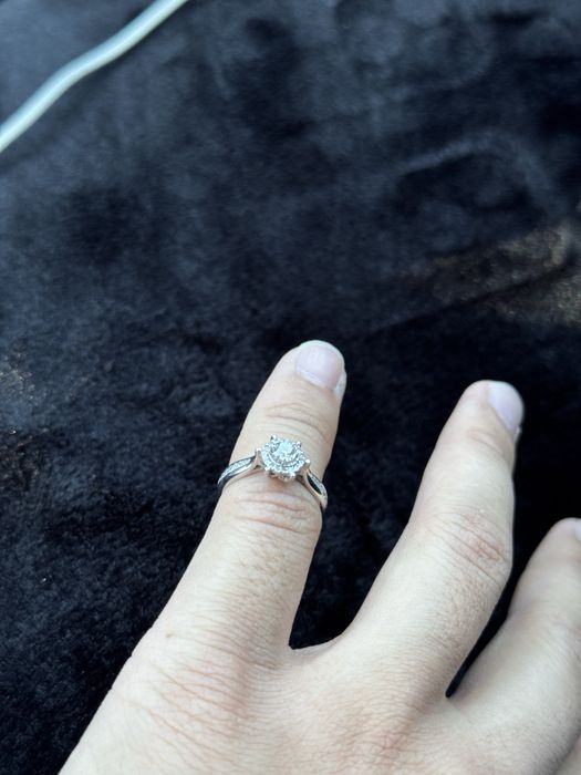 Кольцо с брилиантом