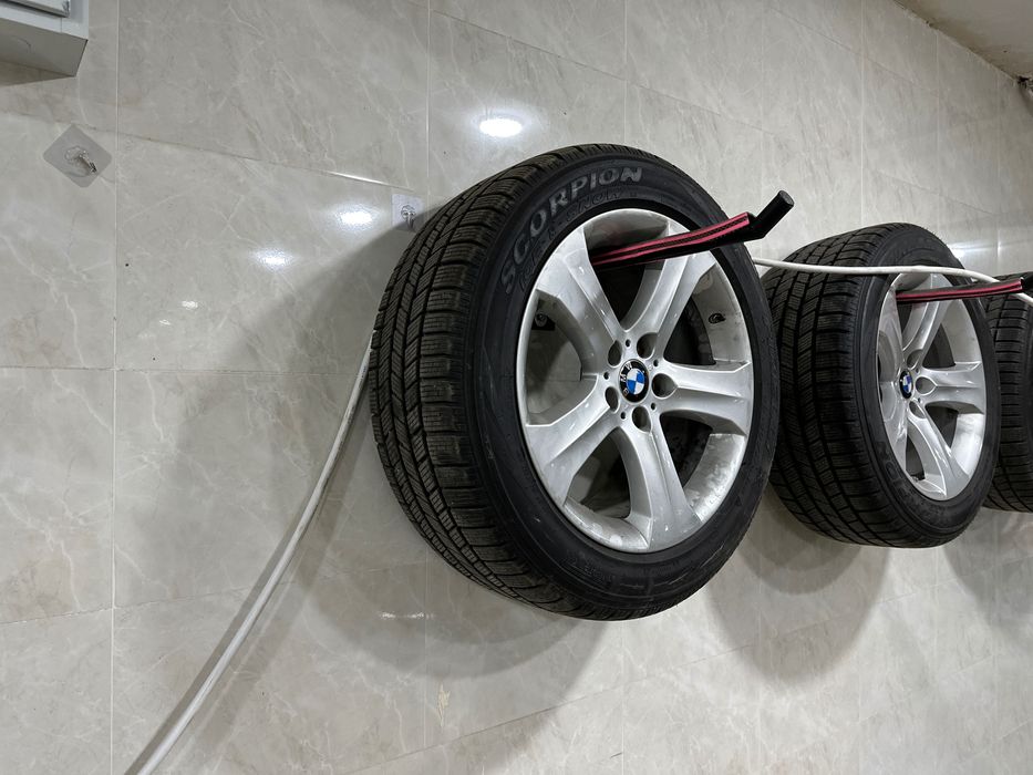 Продается BMW X6 ; зимние колеса пирелли в придачу