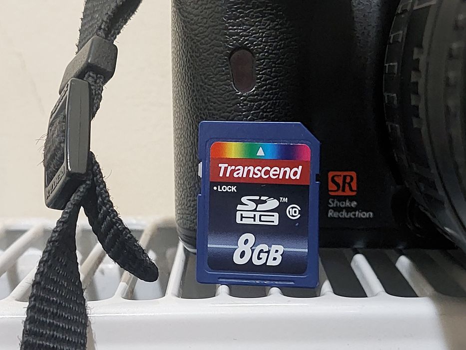 Cameră foto Pentax K100D cu obiectiv 28-200mm