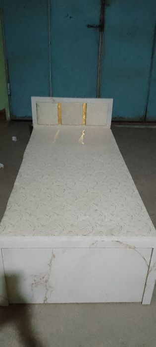 1 yil kafolati bor