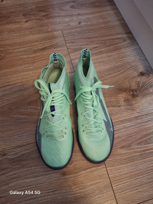 De vânzare ghete fotbal pentru teren sintetic,sunt pentru copii sintet